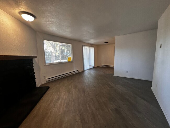 Building Photo - 1819 S 93rd St