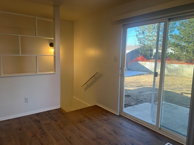 Building Photo - Lansing27