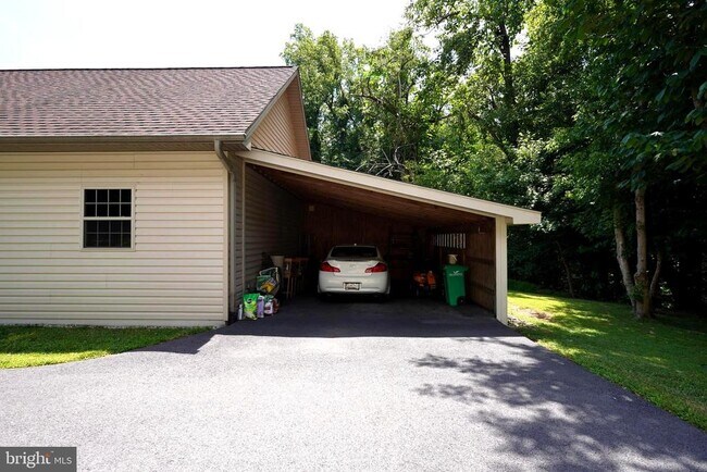 Building Photo - 15401 Jamies Way