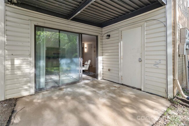 Building Photo - 4803 Spring Lake Dr