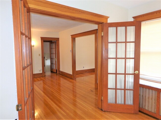 Building Photo - 20 School St