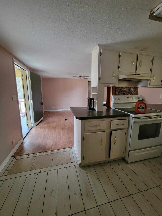 Building Photo - 2/1 Mobile home for rent in Leakesville!