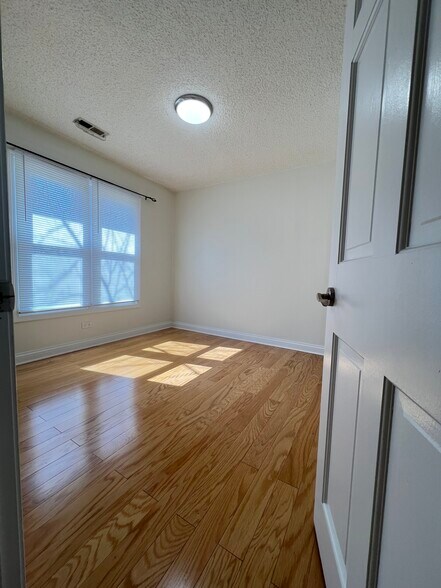 Building Photo - 247 Coventry Cir