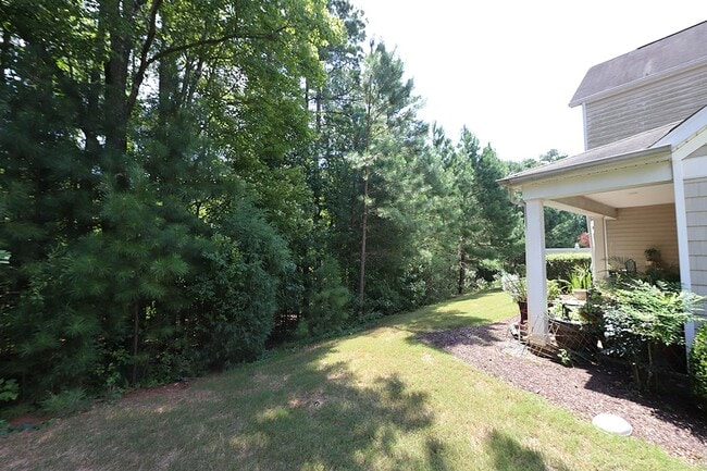 Building Photo - Beautifully Maintained End Unit Townhome i...