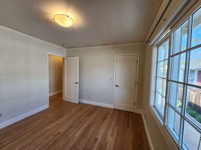 Building Photo - Lovely 2 bedroom house in San Mateo