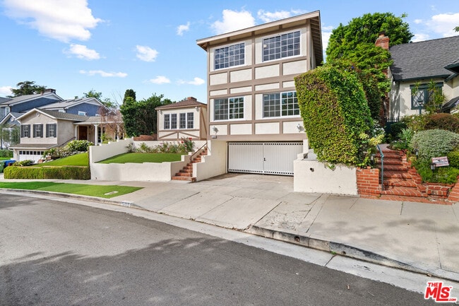 Building Photo - 10309 La Grange Ave