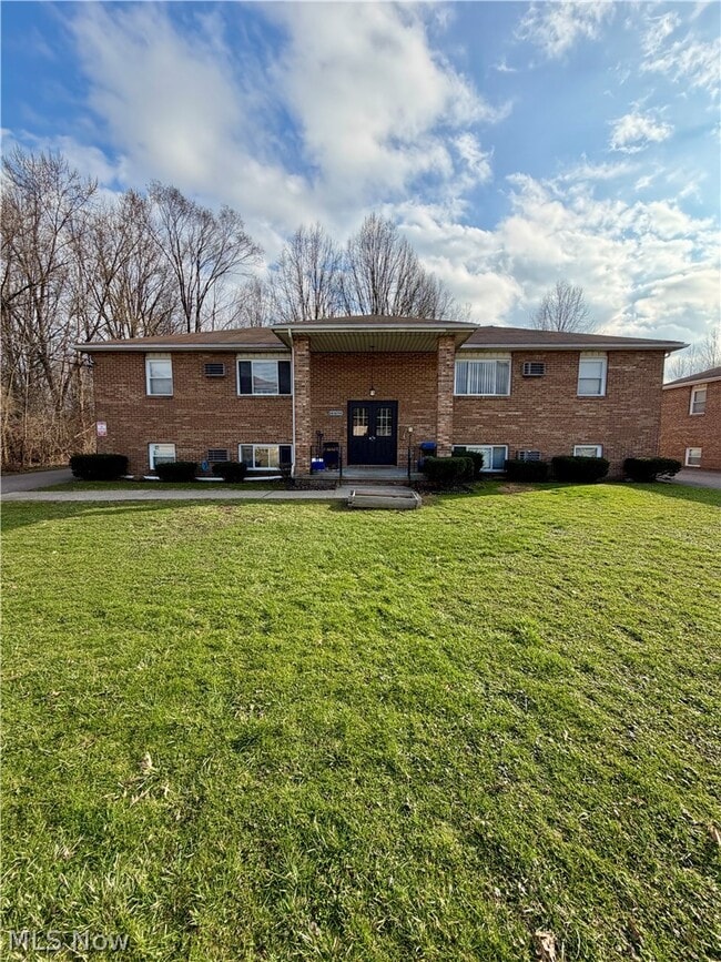 Building Photo - 841 Moyer Ave