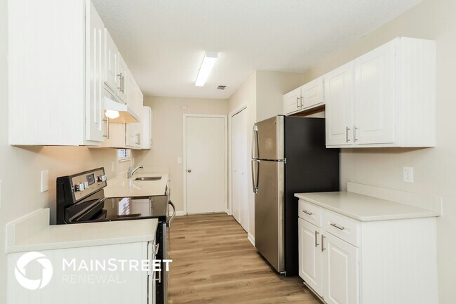 Building Photo - 8162 Cayuga Trail W