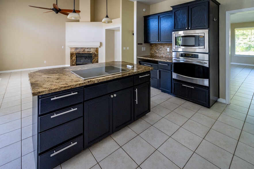 Building Photo - 625 Asilo