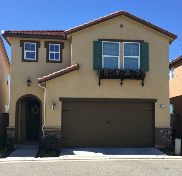 Building Photo - 7045 N Harmony Dr