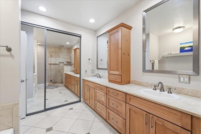 Building Photo - 11 Hayward Ave