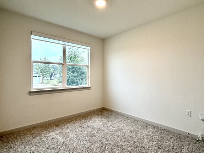 Building Photo - 13916 Lubeck Dr