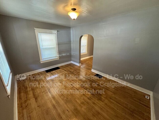 Building Photo - 5233 E 6th St