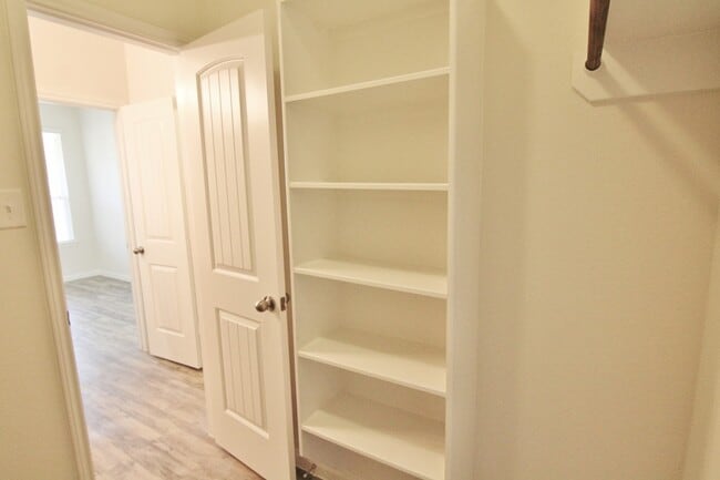 Building Photo - 6255 Brenwood Cir