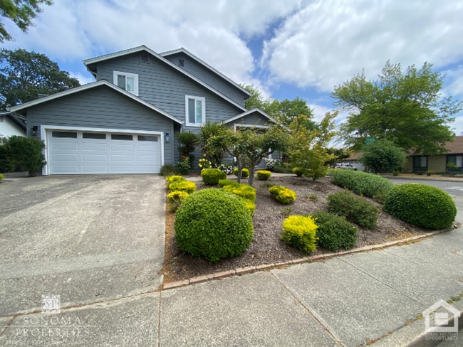 Building Photo - 2BD/2BA Upstairs Duplex with Garage