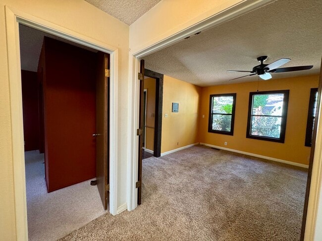 Building Photo - 4-bed 3-bath home in Nevada City!