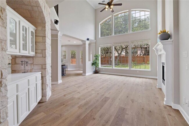 Building Photo - 3000 Welton Cliff Dr