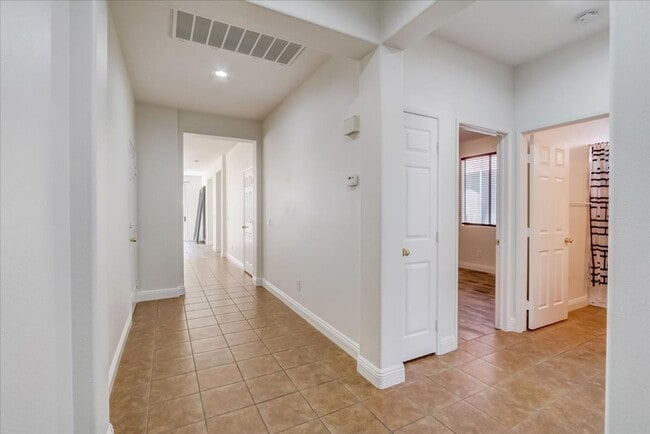 Building Photo - 10948 Positano St