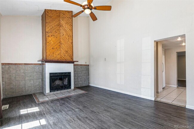 Building Photo - "Spacious 5-Bedroom Denver Gem with 2.5 Baths and 1,920 Sq Ft of Comfort!"