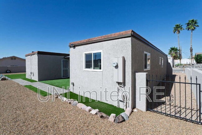 Building Photo - 2960 Star Dr