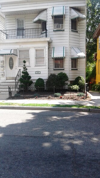 Front of house - 104 N Munn Ave