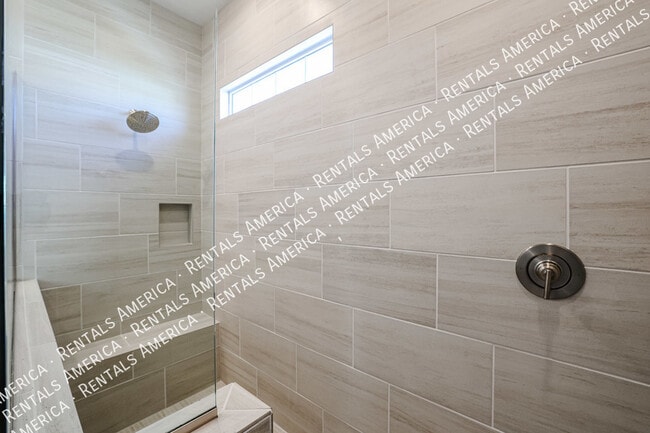 Building Photo - Desirable Community of Arabella