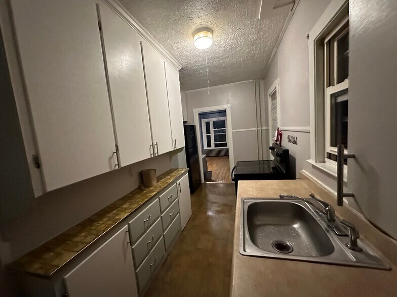 Building Photo - 8 Prescott St