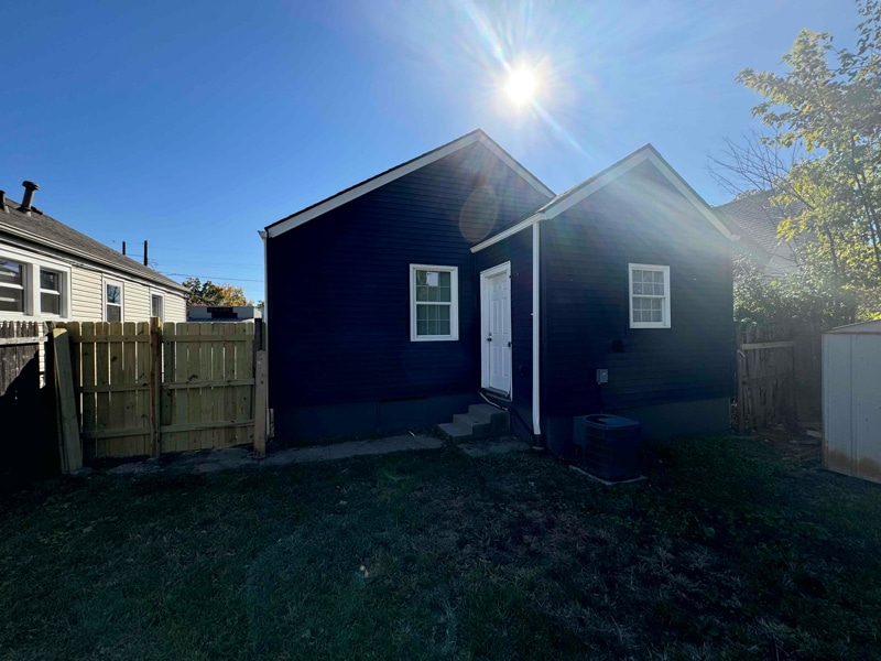 Building Photo - 1003 W Whitney Ave