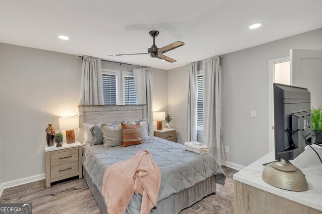 Building Photo - 155 Parkview Dr SE