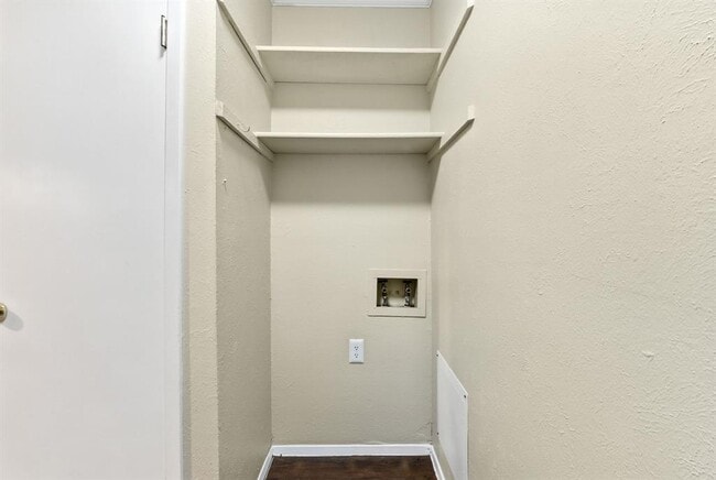 Building Photo - 2600 Brickford Cove
