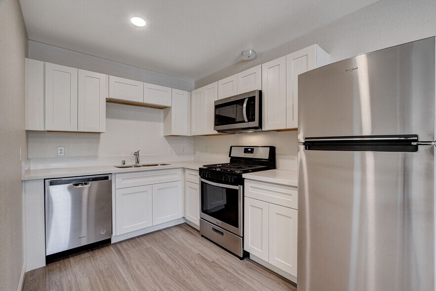 Building Photo - 405 S 10th St