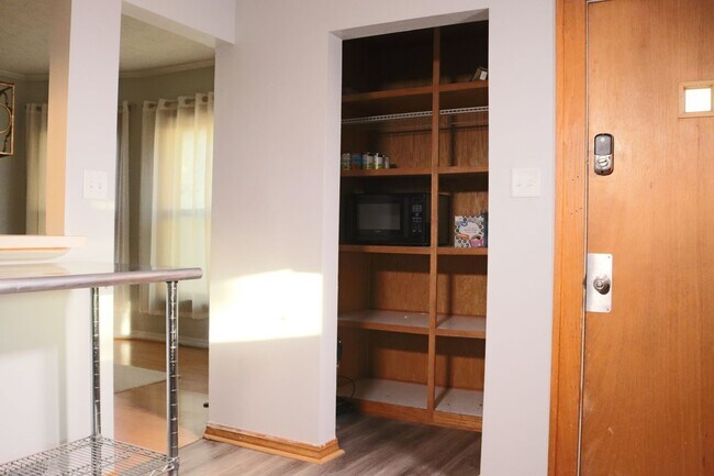 Building Photo - Comfy & Chic Council Bluffs Retreat - 2BR 1B