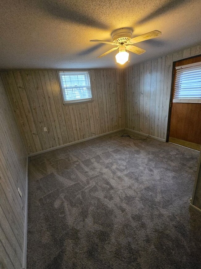 Building Photo - 2923 Celeste Dr