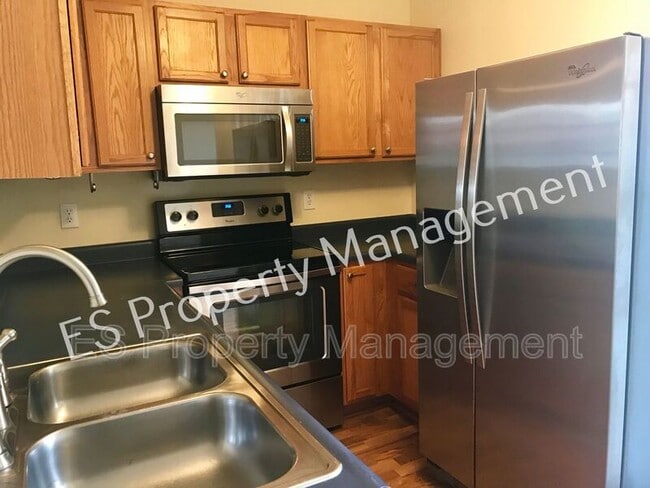 Building Photo - 5130 Hodson Pl