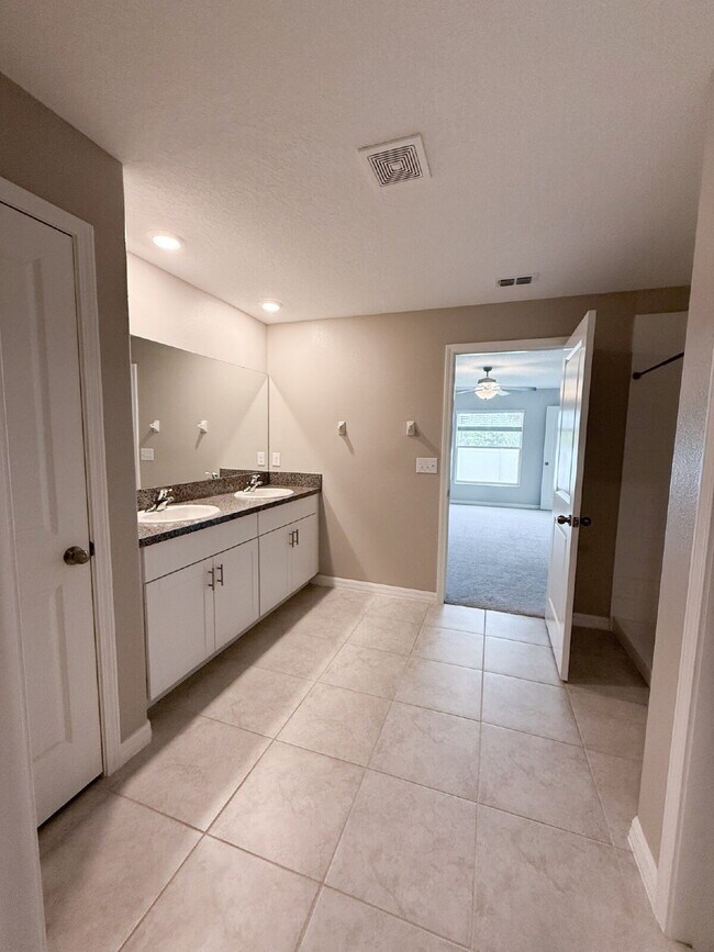 Building Photo - LIKE NEW 4-Bedroom, 2 Bath home in Triple ...