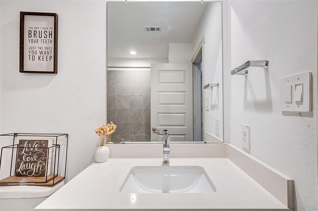 Building Photo - 7230-7230 Telford Holw Trl