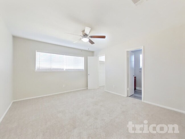 Building Photo - 6511 Grey Oaks Dr