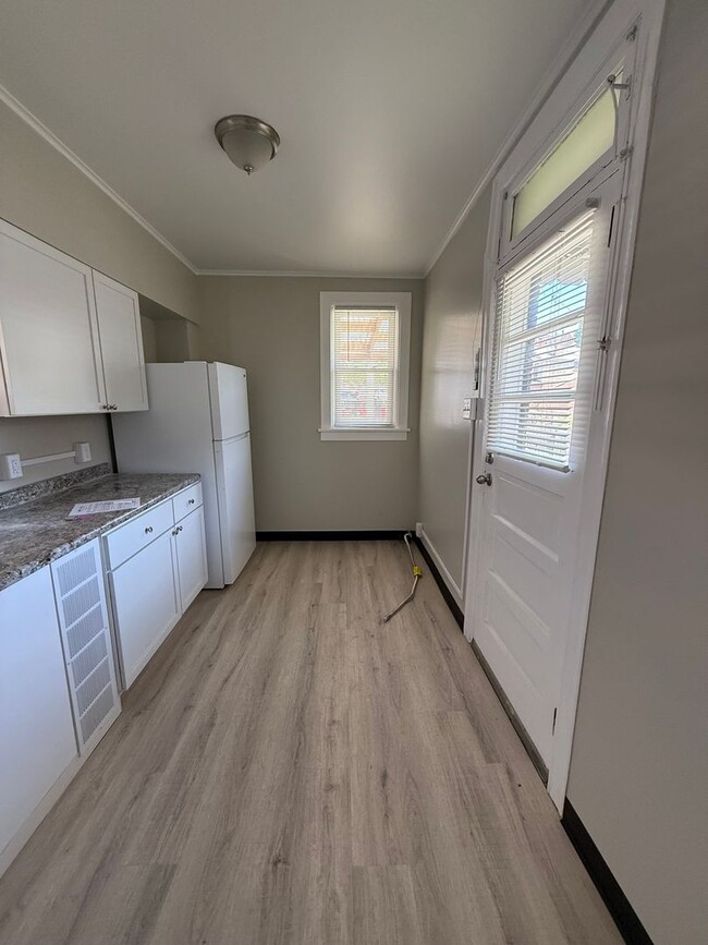 Building Photo - Charming 2-Bedroom, 1-Bath Home