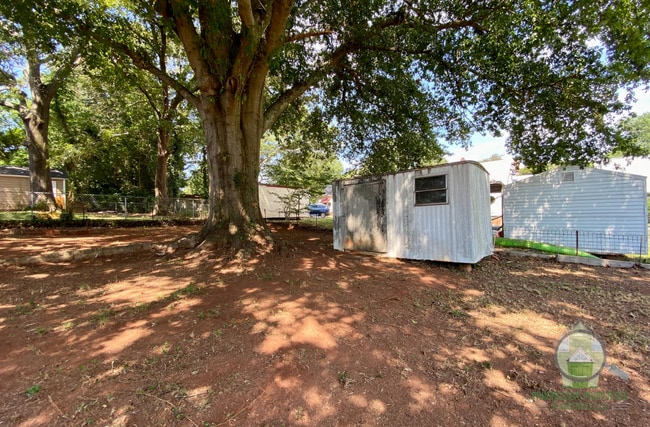 Building Photo - 607 Perry Rd
