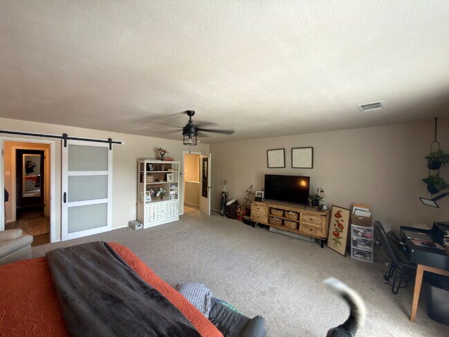 Building Photo - Three bed two & a half bath close to Ascension Seton Hays in Kyle's Steeplechase neighborhood.