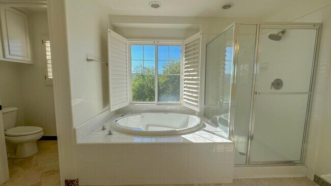 Building Photo - 9 Yale Ct