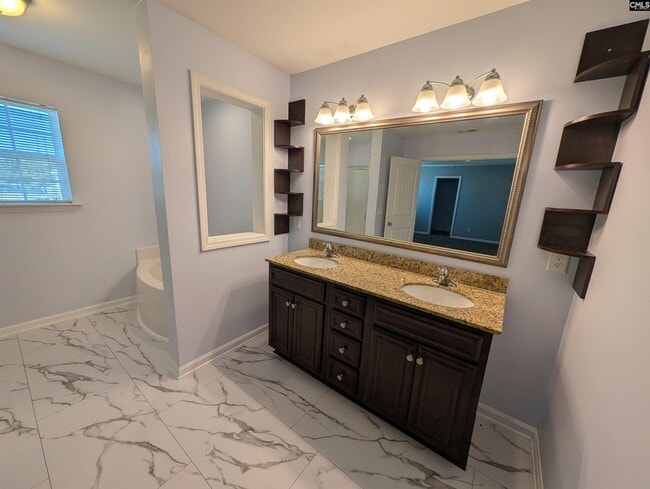 Building Photo - 13 Lillie Ln