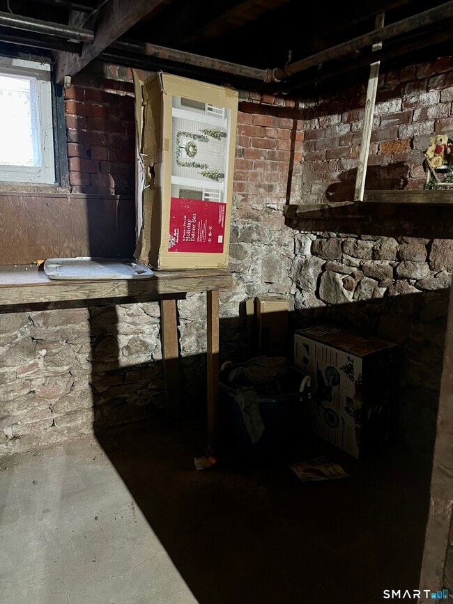 Building Photo - 41 Strickland St