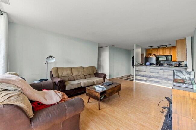 Building Photo - 5820 Oakwood Dr