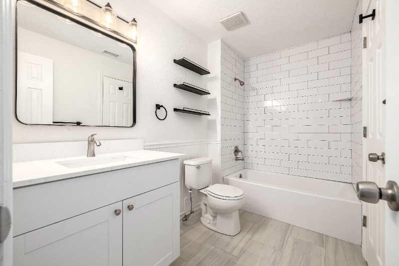 Building Photo - 8500 E Jefferson Ave