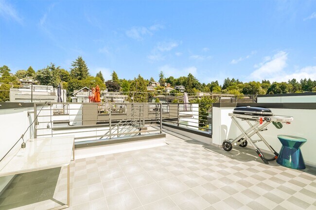 Building Photo - Luxury New Construction with Rooftop Views