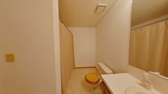 Building Photo - 3 Bedroom Home