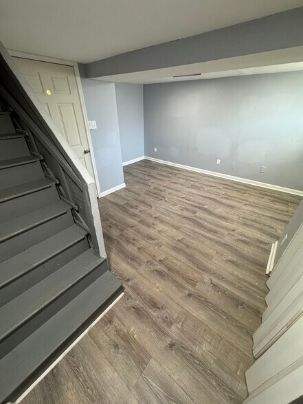 Building Photo - 8114 Terry St