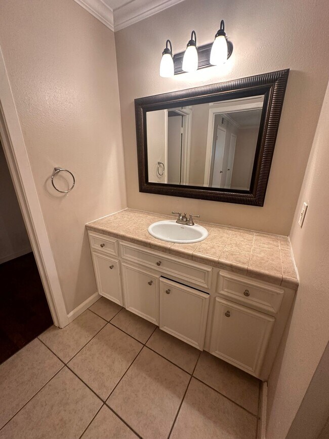 Building Photo - 4422 Nenana Dr