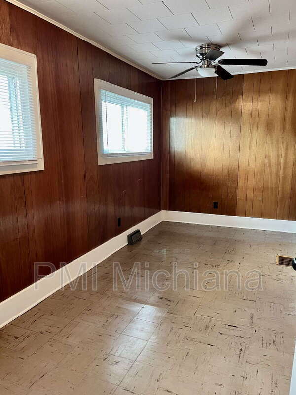 Building Photo - 126 Monmoor Ave